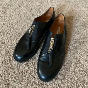 Black patent leather zip-up loafers